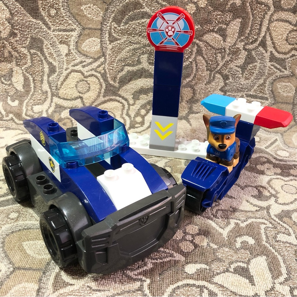 Paw Patrol Mega Bloks Chase’s City Police Cruiser Mattel. Not complete.